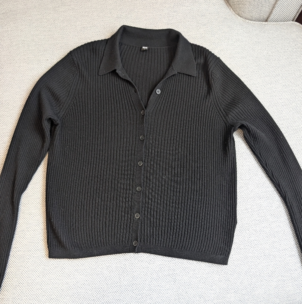 Uniqlo Women's's Ribbed Black Cardigan Sweater
